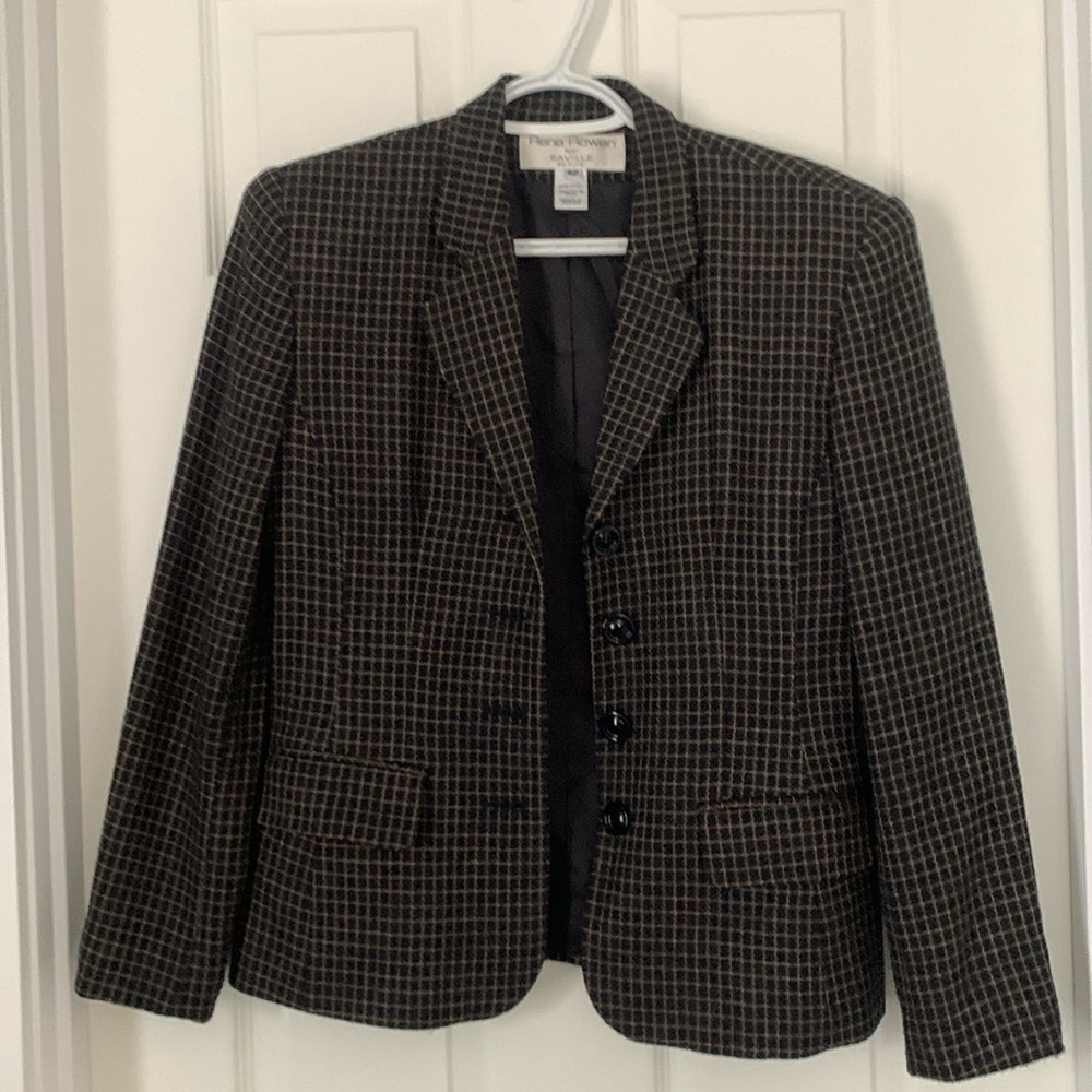 Rena Rowan for Saville blazer
Size 8P
Color black with gold threading